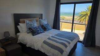 Modern Sea and Mountain View Apartment - Gordon's Bay - 7