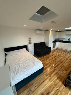 Private Retreat Hot Tub Fire Pit Patio Romantic - 4