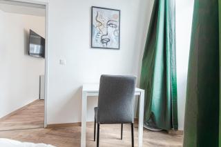 Westbahnhof Kingbed 1BR Apt with ensuite washer - 7