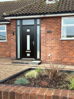 Luxury modern home log fire & outdoor living - 9