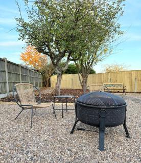 Luxury modern home log fire & outdoor living - 4