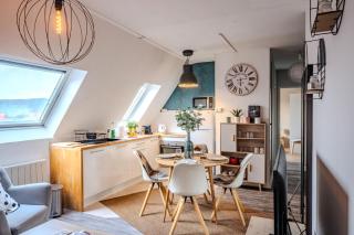 Cocon Sous les Toits - Proche Centre Ville - Parking Gratuit - Commerces à Proximité - 3