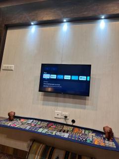 Designer Room in Villa with Gym, Garden, Free Parking and WiFi - 3