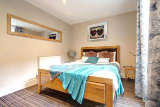 Chester Apartments - 4