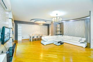 Apartment On VIP Nizami Street - 0