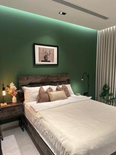 Modern Private Suite Queen Bed, Ensuite Bathroom - 5