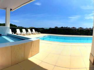 Beach days and poolside relax - 1