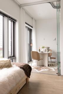 Scandinavian Minimalist Seaside Flat on Top Metro with downtown view - 6