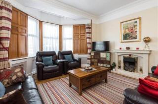 Luxury 4BR, Free Parking, Near Beach, Sleeps 8 - 7