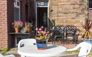 Luxury 4BR, Free Parking, Near Beach, Sleeps 8 - 2