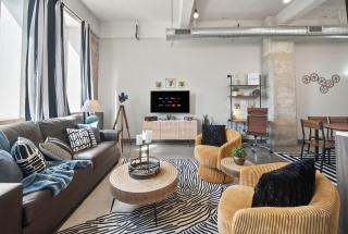 Industrial Flat, Pool, Gym, Game & Movie rooms, Free Valet, Downtown Dallas - 3