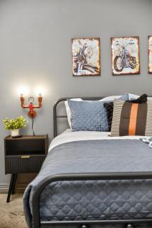 Industrial Flat, Pool, Gym, Game & Movie rooms, Free Valet, Downtown Dallas - 7