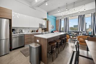 Industrial Loft - Sleeps 10 - FREE Valet - 4