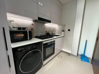 Elegant Studio Stay in Binghatti Tulip Dubai - 3