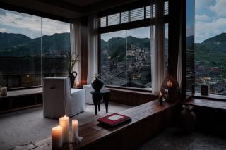 See the mountains, find the place to stay - 8