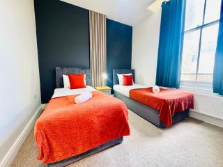 3 bedroom High Ceiling Flat with Seaview - 1