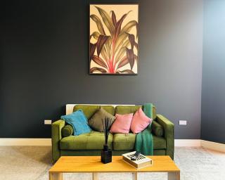 3 bedroom High Ceiling Flat with Seaview - 9