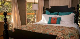 Unique Four-Person Luxury Tent with a Waterfall near Fort Worth, Texas - 9