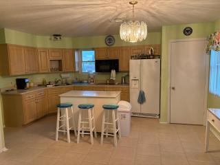 Cozy one bedroom with great water views lots of room - 9