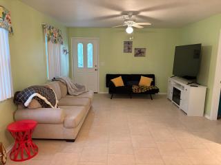 Cozy one bedroom with great water views lots of room - 8