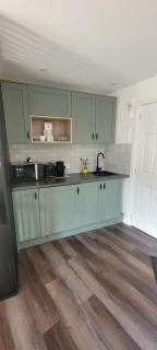 La Petite Maisonette, Colchester - 5