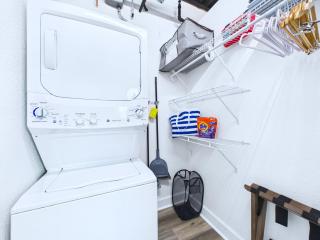 Stay, Park & Cruise! Modern Loft by Port -Unit 200 - 5