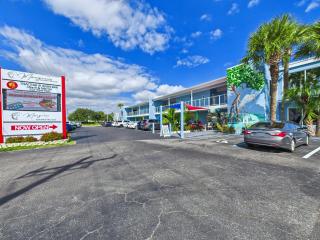 Stay, Park & Cruise! Modern Loft by Port -Unit 200 - Cape Canaveral - 4