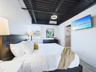 Sleek Coastal Loft Close to Port & Beach -Unit 205 - Cap Carnaveral - 8