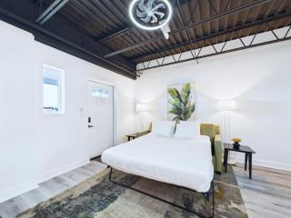 Sleek Coastal Loft Close to Port & Beach -Unit 205 - Cape Canaveral - 6