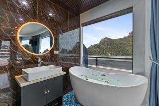 Aqua Luxury Cruise by AHG - 2