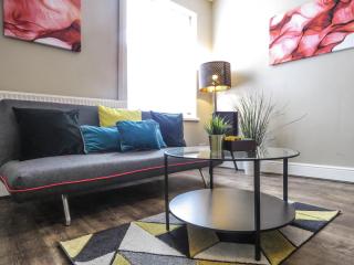 Tudors eSuites - Spacious 5 Bedroom House - #101R - 1