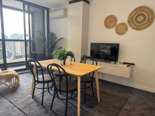 Highview 2bed 1bath near Southern Cross with parking, gym and pool - 8