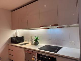 Highview 2bed 1bath near Southern Cross with parking, gym and pool - 7