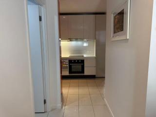 Highview 2bed 1bath near Southern Cross with parking, gym and pool - 6