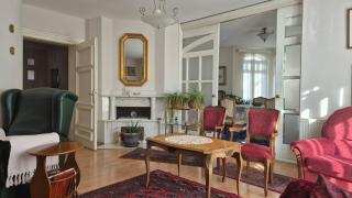 Big & Bright City Center Apartment - 6