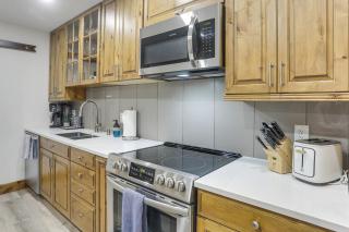 Cozy Avon Condo with Grill Walk to Ski Shuttle - 2