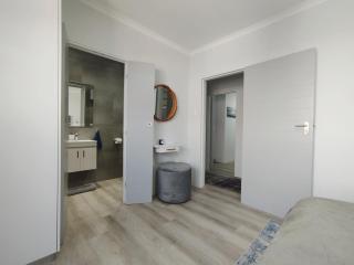 Hermanus C-Escape - 4