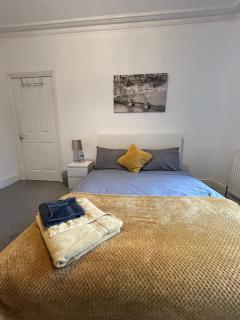 Spacious 4 Bedroom House in Stoke on Trent - 9