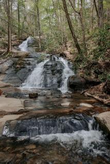 Elegance by the Falls: Stylish Dome Family Escape in Cherry Log, GA - 2