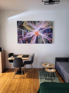 Tesla Street Retreat - 7