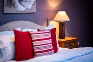 2BR Hotel-Style Near Beach, Free Parking, Sleeps 4 - 0