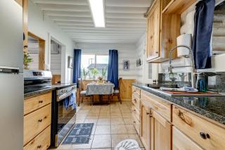 Unique Dog-Friendly Log Cabin Short Walk to Ocean - 2