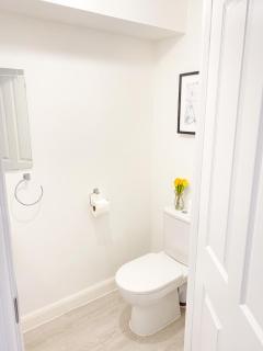 Tudors eSuites - Three Bedroom House with Garden and Driveway #24StL - 5