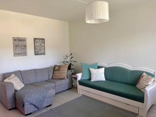 Free parking & great connections to city - 9