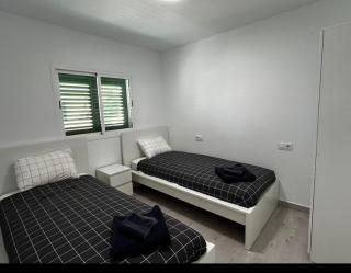 Beach life only 5 minutes away and Heated pool - 9