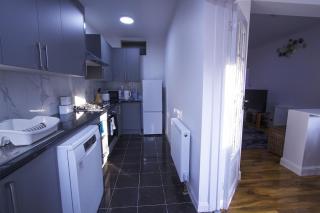 Spacious 3-Bed Detached Home in London-Greenford - 9