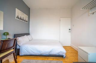 Fully Furnished Family House in Holborn - 9