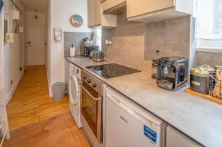 Fully Furnished Family House in Holborn - 3