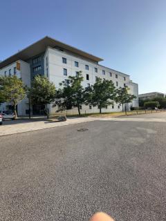 Appart'Hôtel avec Balcon et Netflix - Avignon gare TGV Confluence - 1