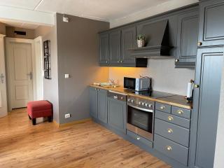 Central Apartment With 3 Bedrooms And Balcony - 6